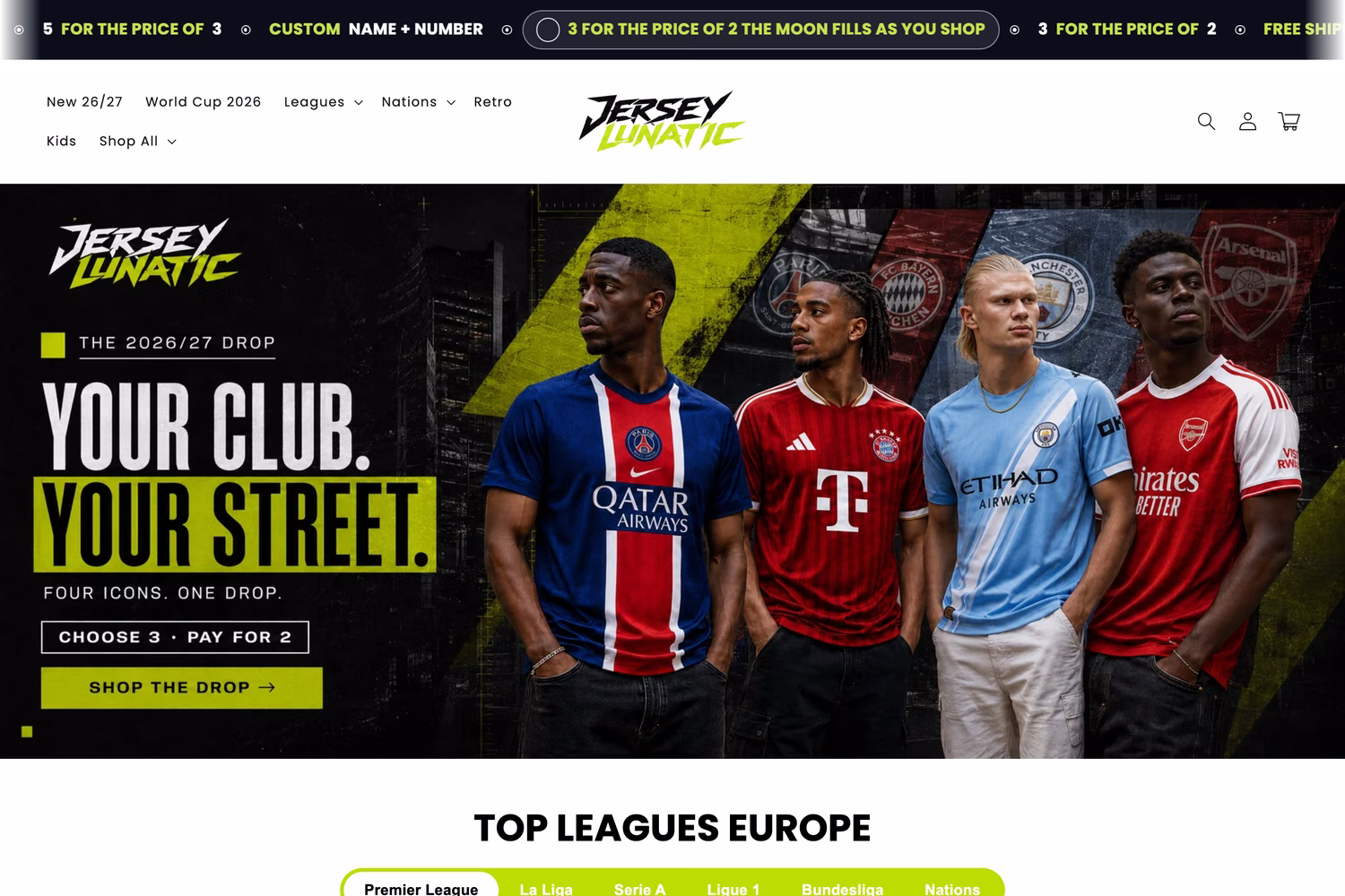 Página inicial de uma loja online de camisas de futebol, com faixa de ofertas, menu por ligas e banner com jogadores
